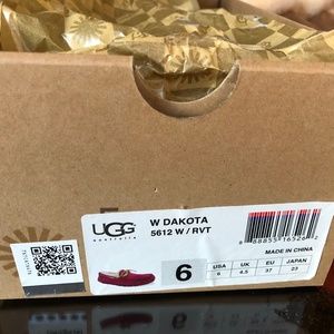 UGG Shoes - WOMEN DAKOTA SLIPPER(brand new, never wear), size UGG Shoes - WOMEN DAKOTA SLIPPER(brand new, never wear), size